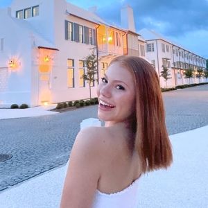 Meet your Posher, Caroline